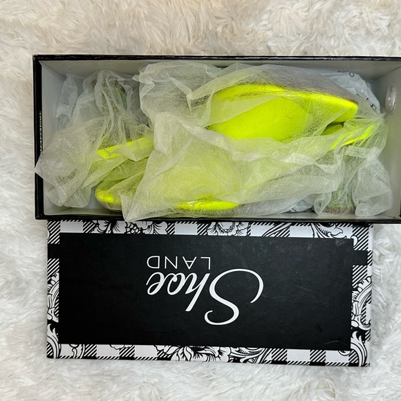 Sandals - Picture 4 of 4